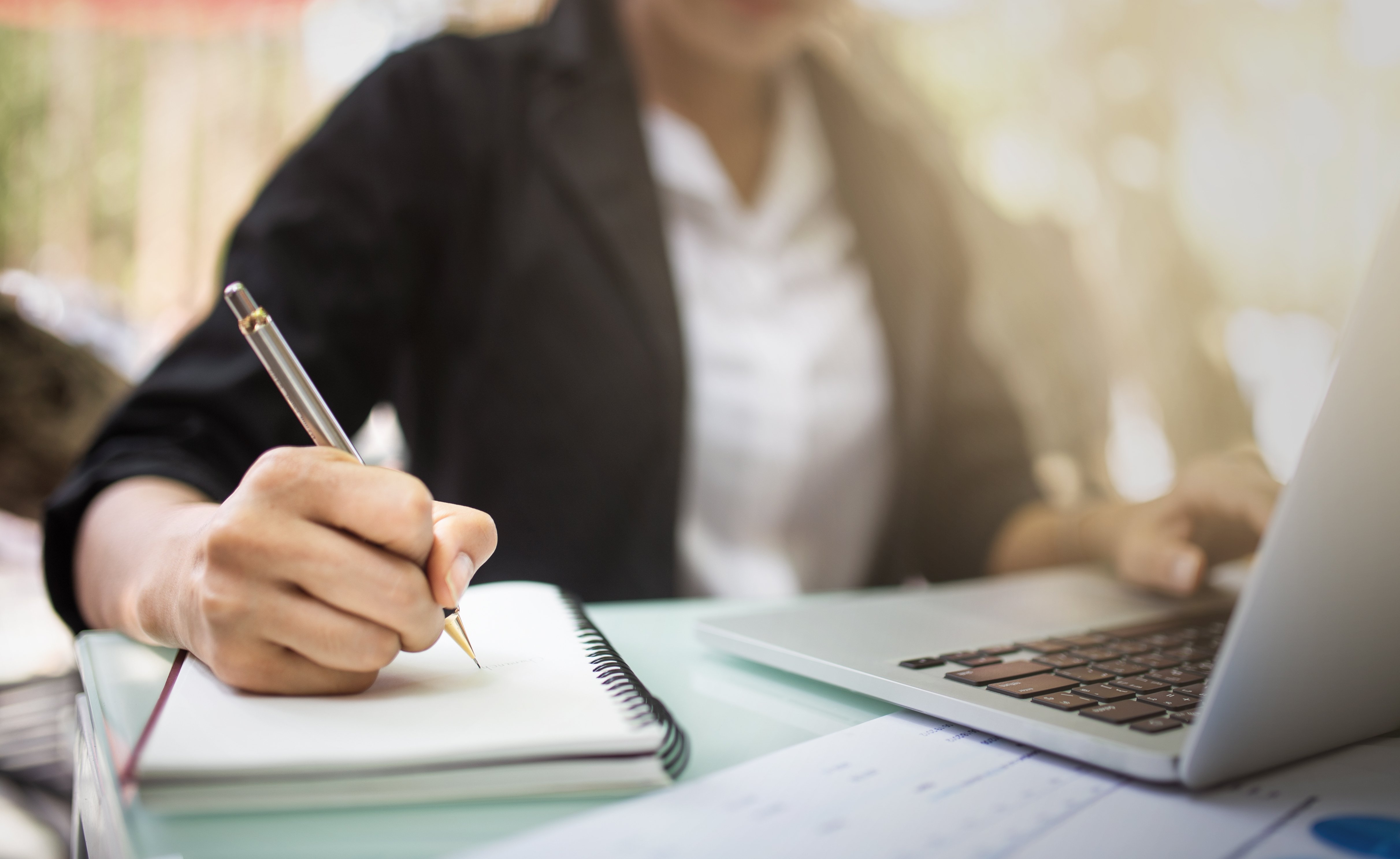 woman using laptop to negotiate deal 