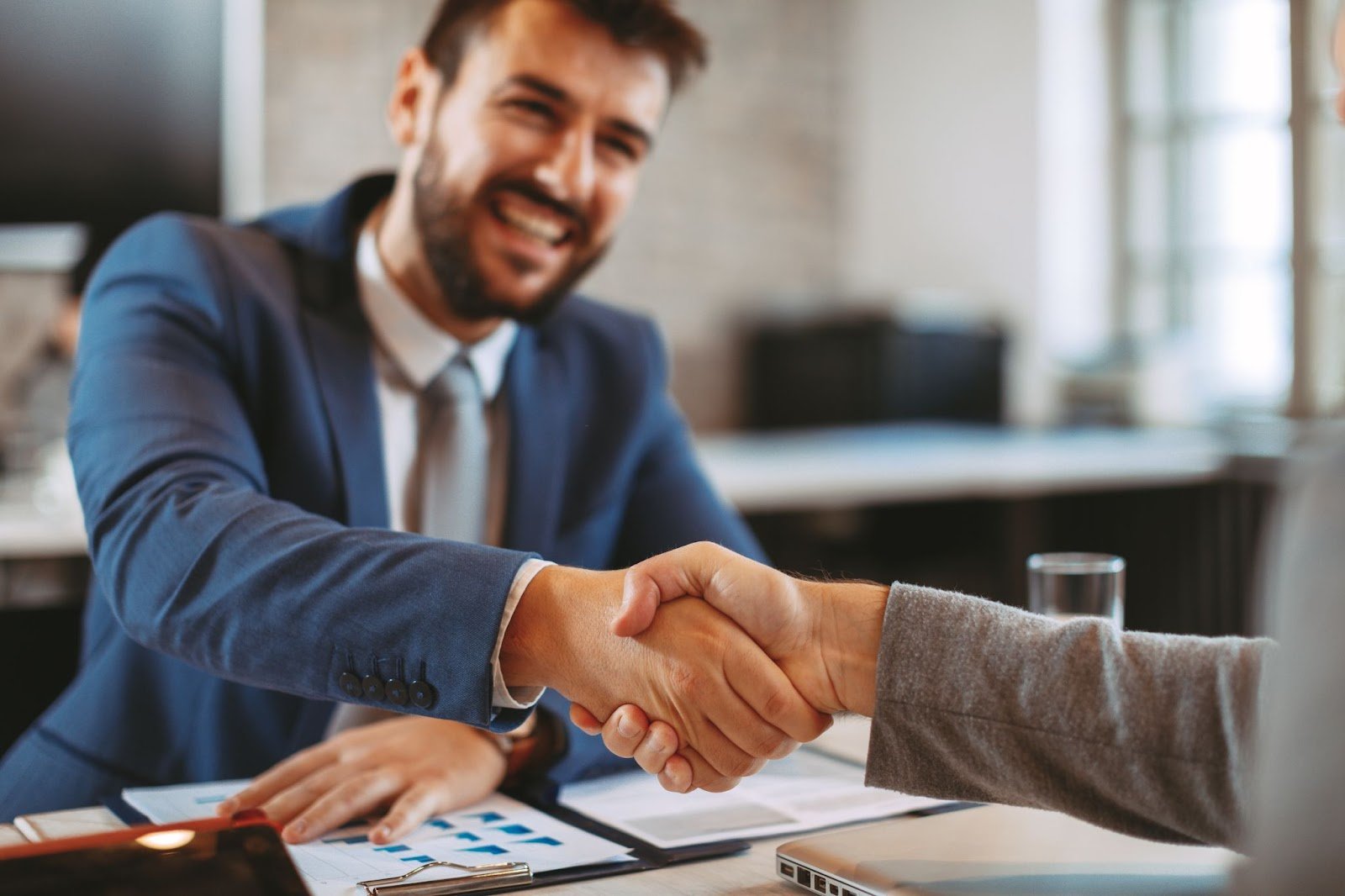 Using Calibrated Questions™️ to Win More Deals